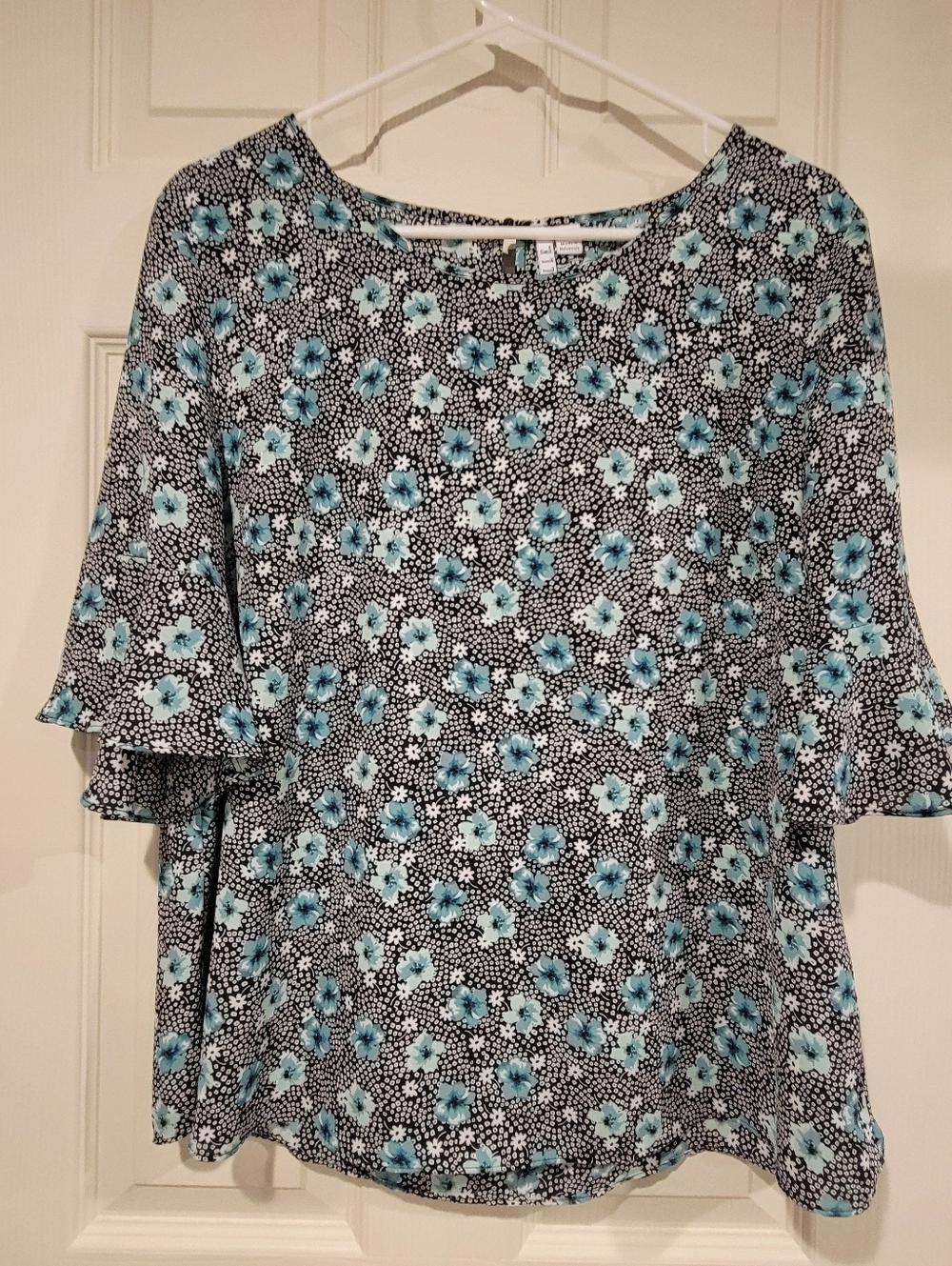 Elle Romantic Blue & Black Ditsy Floral Flutter Sleeve Top - L